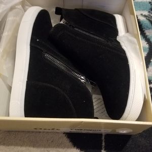 BNIB Sassy Wedged Sneaker Black Size 10